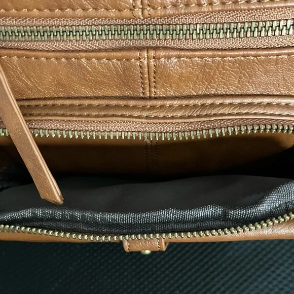 Medium Size Crossbody NWT - Picture 2 of 7